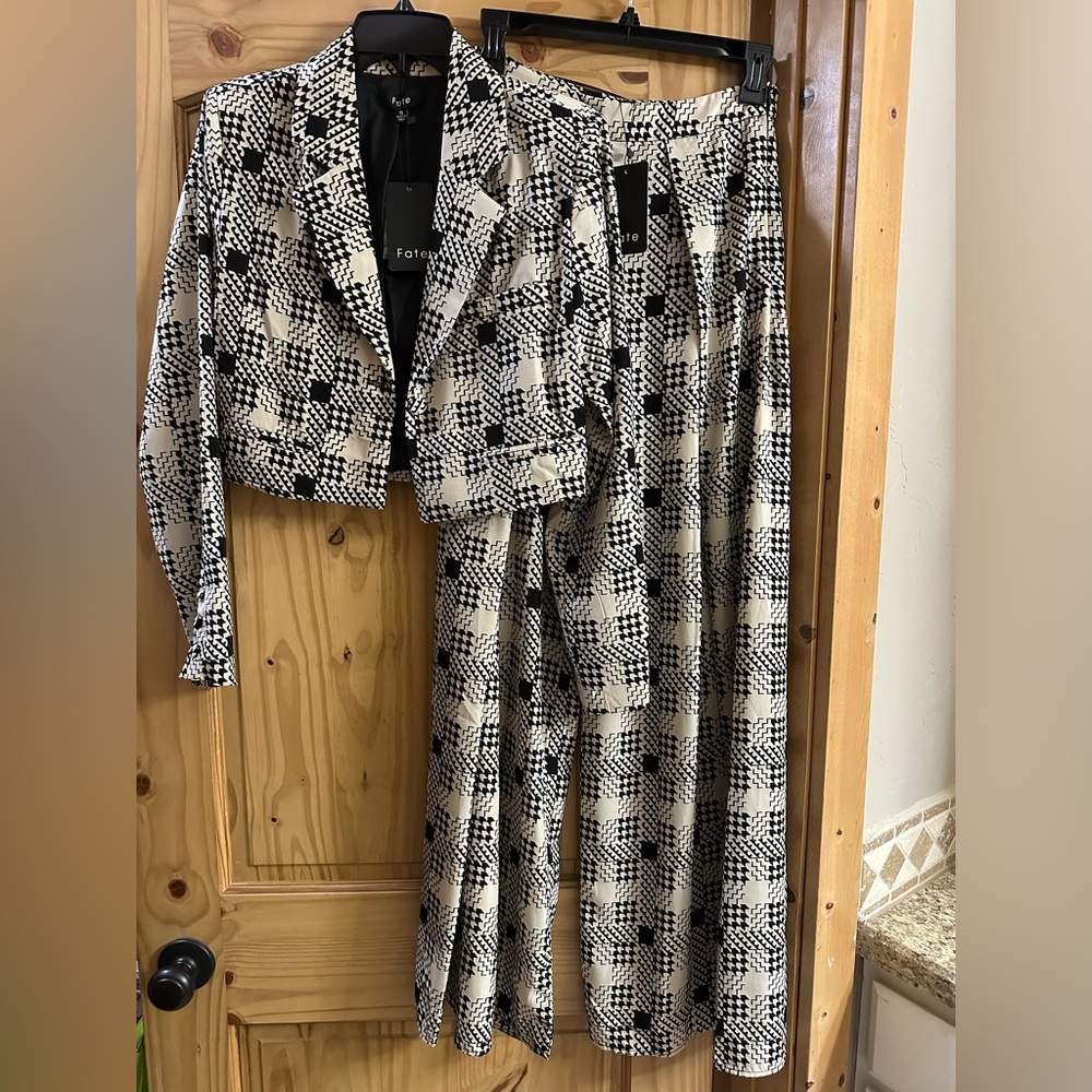 Fate Patterned Women’s Blazer Set